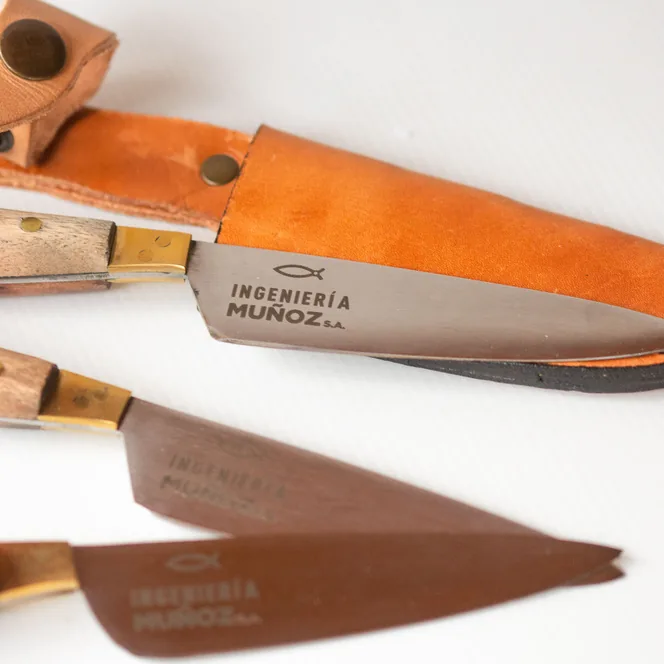 Cuchillos grabados para Ingeniería Muñoz
